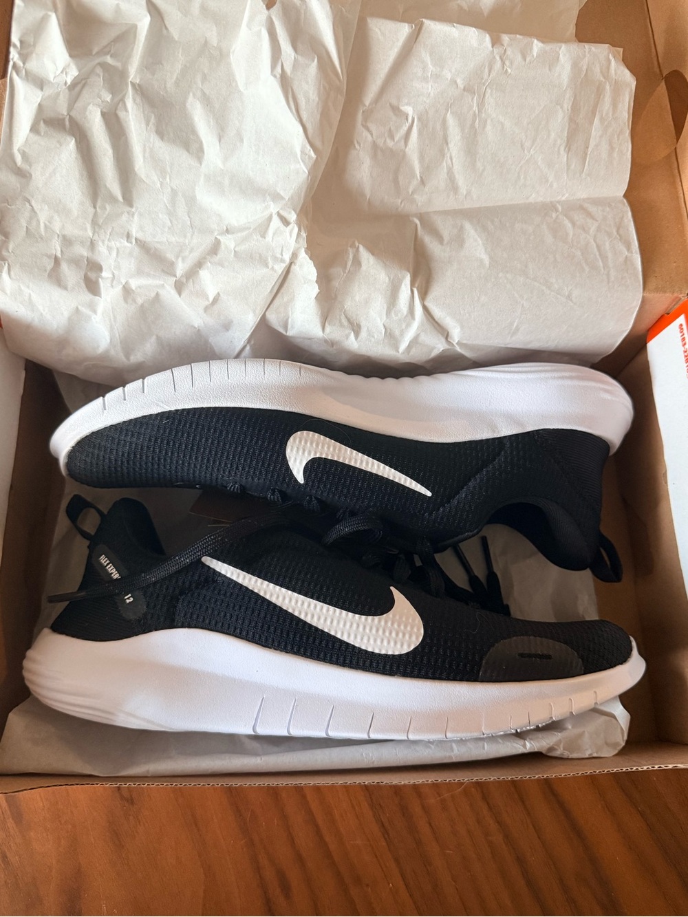 W flex experience RN 12 nikes